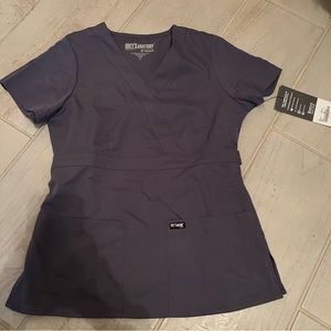 Greys anatomy barco women’s scrub top grey